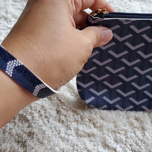 Patterned Wristlet - Picture 2 of 5